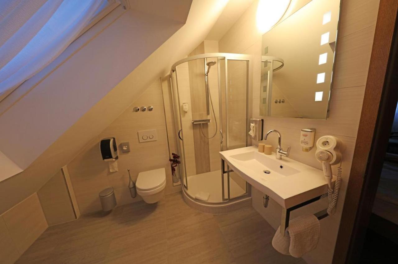 Ronneburg  Hotel Zur Krone מראה חיצוני תמונה