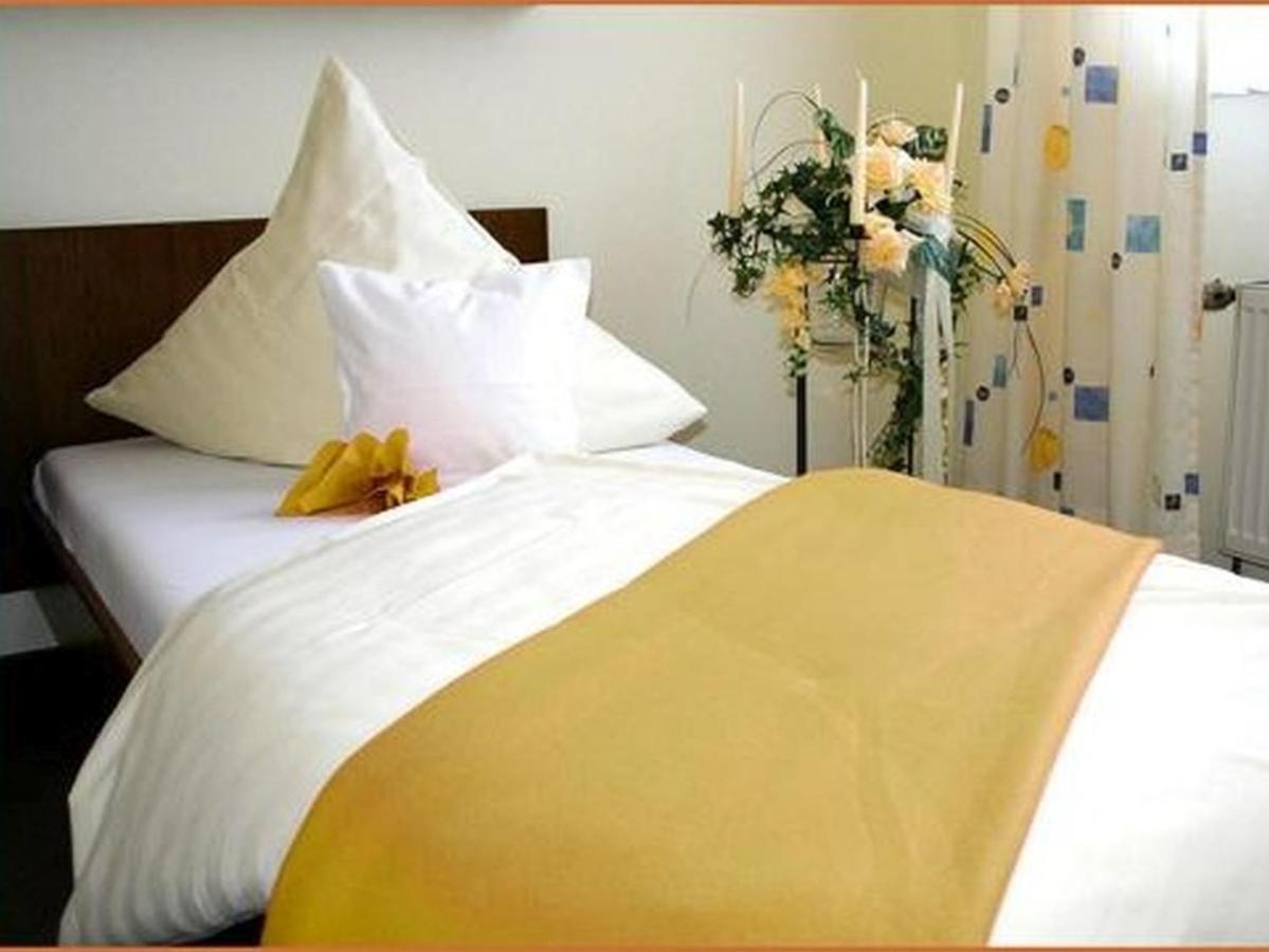 Ronneburg  Hotel Zur Krone מראה חיצוני תמונה