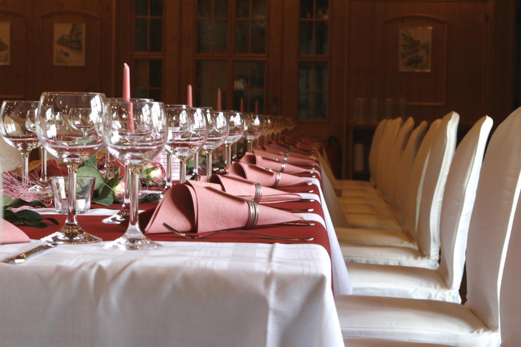 Ronneburg  Hotel Zur Krone מראה חיצוני תמונה